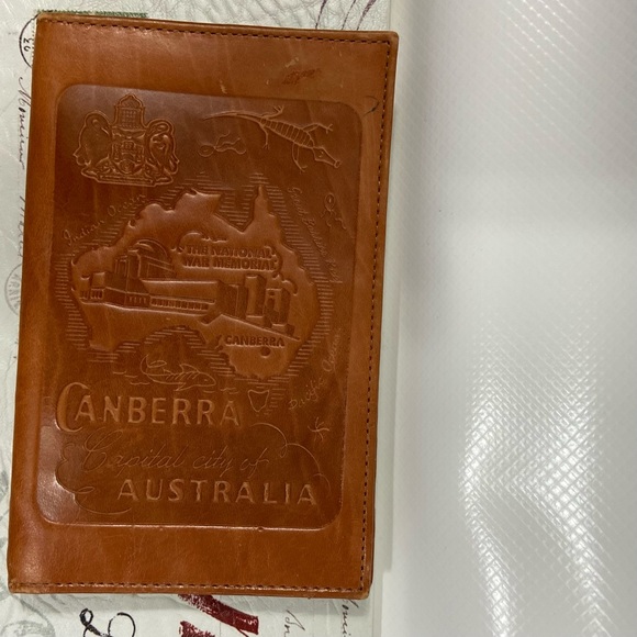 Canberra Australia men genuine leather single fold slim cardholder wallet. Used. - Picture 8 of 9